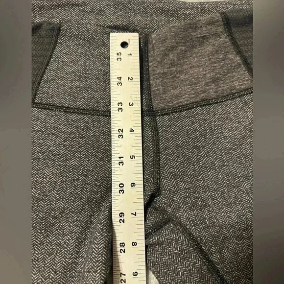 Lululemon Crop Legging Herringbone Gray and Black Size 6 - Picture 3 of 6